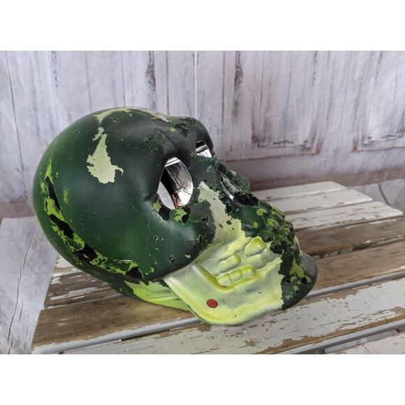 take one strobe skull Halloween decor prop - Picture 7 of 8